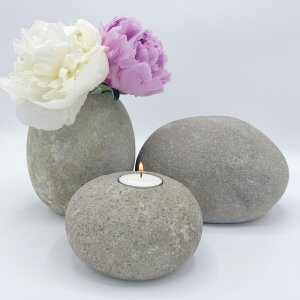 mooie set natuurlijke urnen van steen