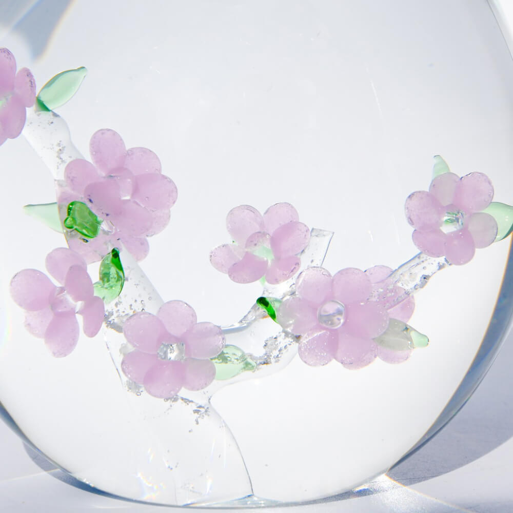 urn-glas-bloemen-roze-detail