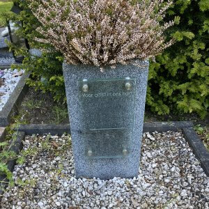 urn-monument-begraafplaats-bloembak