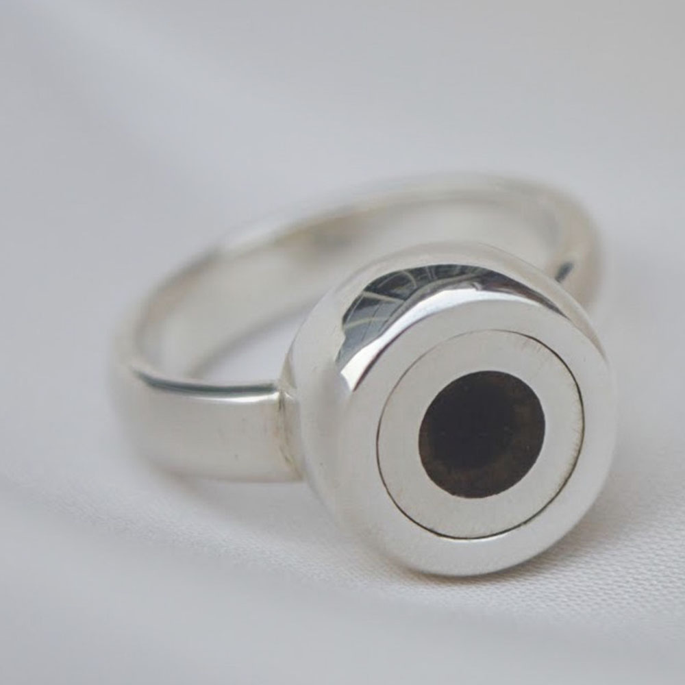 zilveren ring met as - assieraad