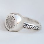 zilveren as ring met vingerafdruk
